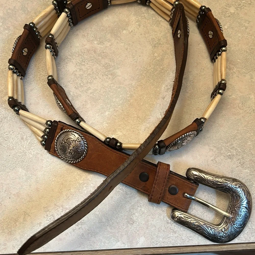 Tony Lama belt, size 40, w bone and concho, leather. - Picture 7 of 7